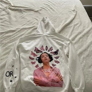 olivia rodrigo sour tour hoodie ( not my pictures )